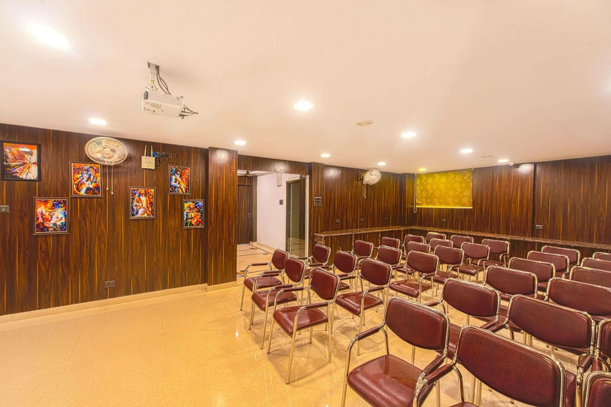 Treebo Orion Sapphire, Beck Bagan Hotel Calcutta Exterior foto